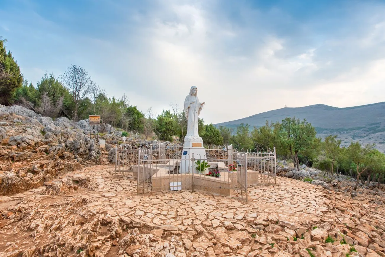 podbrdo gospin kip 238de3c3ac